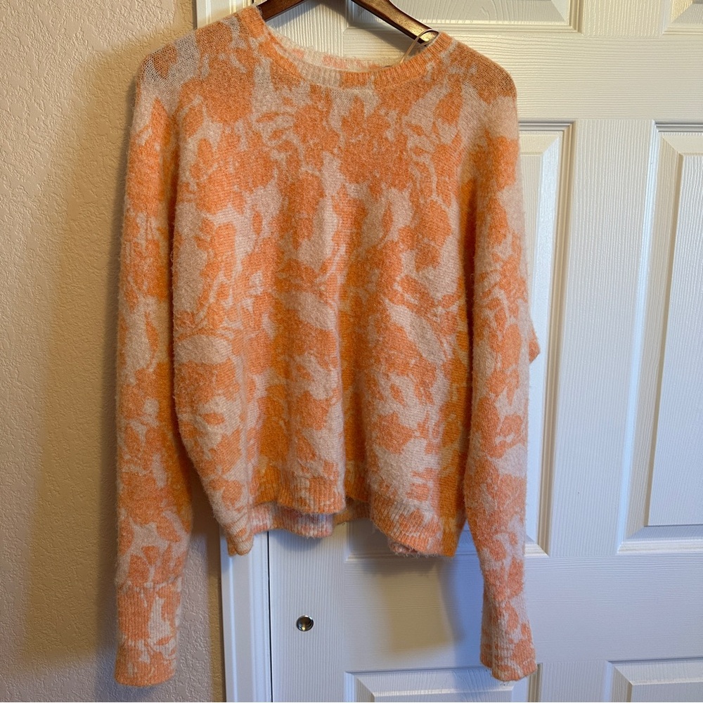 5 for $40. Bundle & Save! Cynthia Rowley Orange and White Sweater, Size Medium